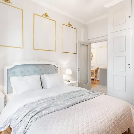Charming Mini-palace In Colorful Exarhia Area Apartment *